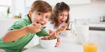 obesità infantile, saltare la colazione aumenta il rischio