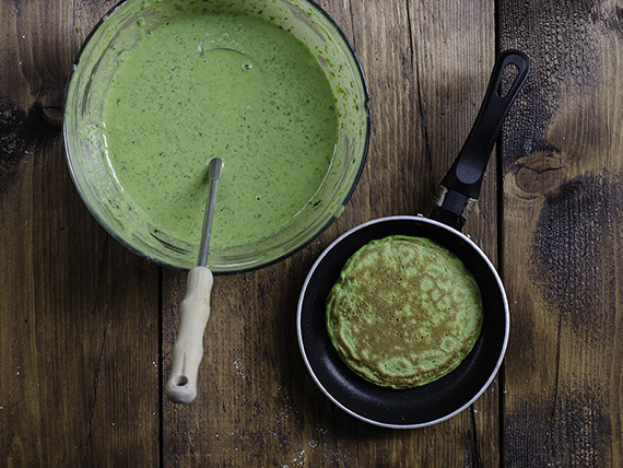 Il pancake agli spinaci che ti proponiamo in questa ricetta è una versione salata di quelli tradizionali. Melarossa.it #dietamelarossa