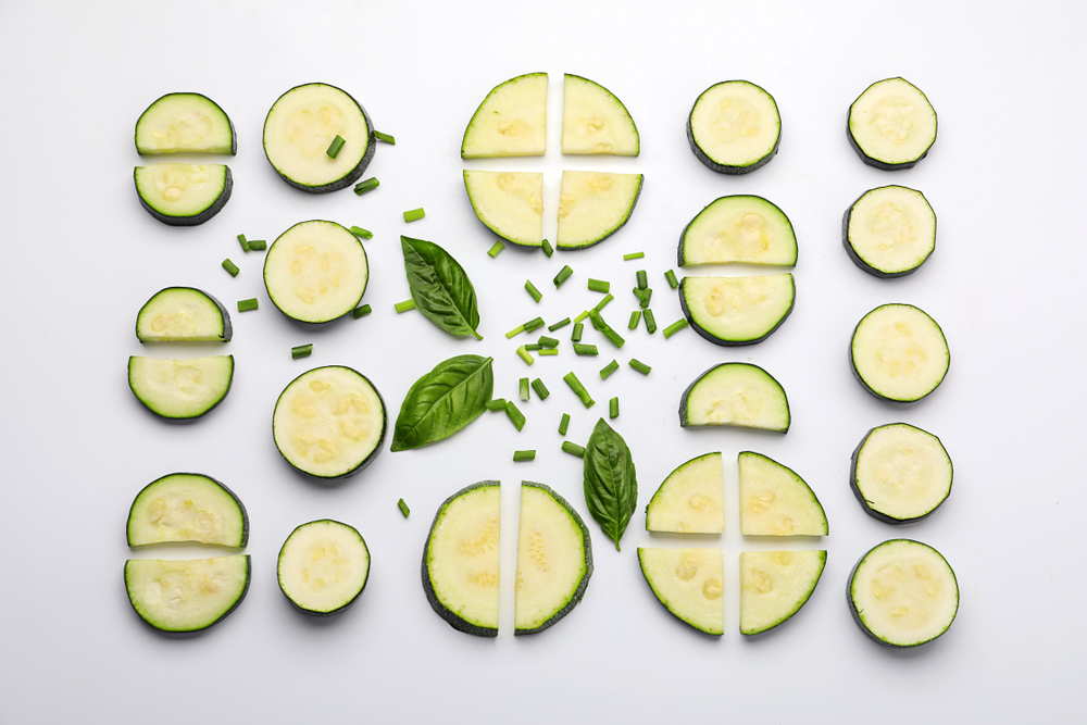 Insieme al pomodoro, la zucchina è uno degli ortaggi più diffusi e più consumati in Italia - Melarossa.it #dietamelarossa #zucchina