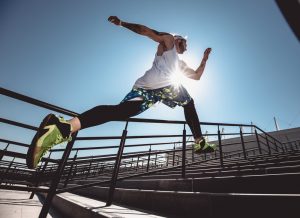 Calisthenics: che cos’è, benefici, esercizi e esempi di allenamento per principianti, intermedi e avanzati
