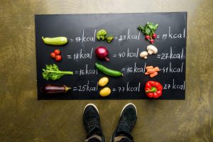 Calorie: cosa sono, le tabelle delle calorie degli alimenti e le attività per bruciarle