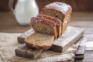 Mangiare pane integrale riduce il rischio di diabete: uno studio spiega perché