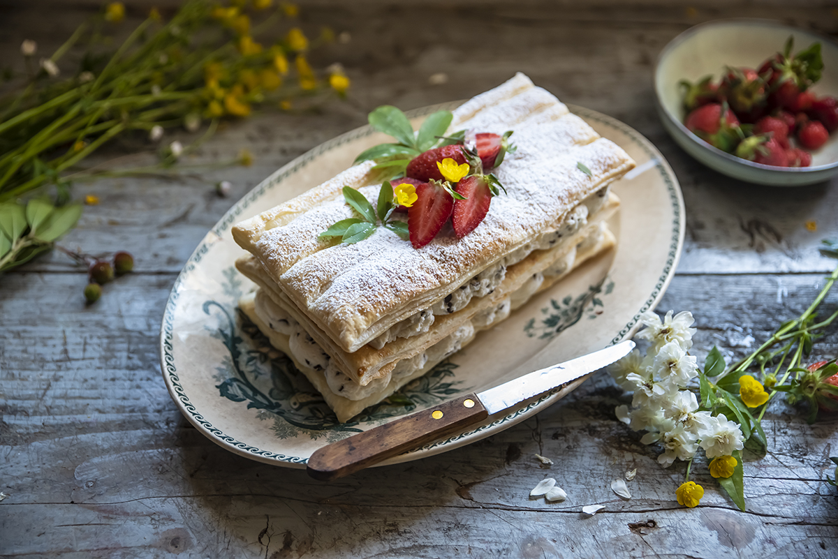 Torte di compleanno: millefoglie, fragole e cioccolato