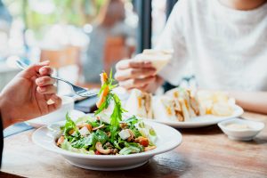 Rispettare gli orari dei pasti: perché è importante