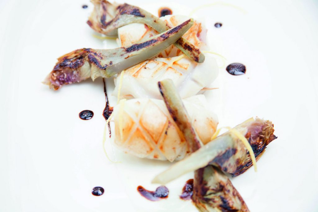 ricette con i salumi involtino di seppia e prosciutto con carciofi yogurt e liquirizia 1