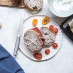 Panino con bresaola ricotta al basilico pomodori confit