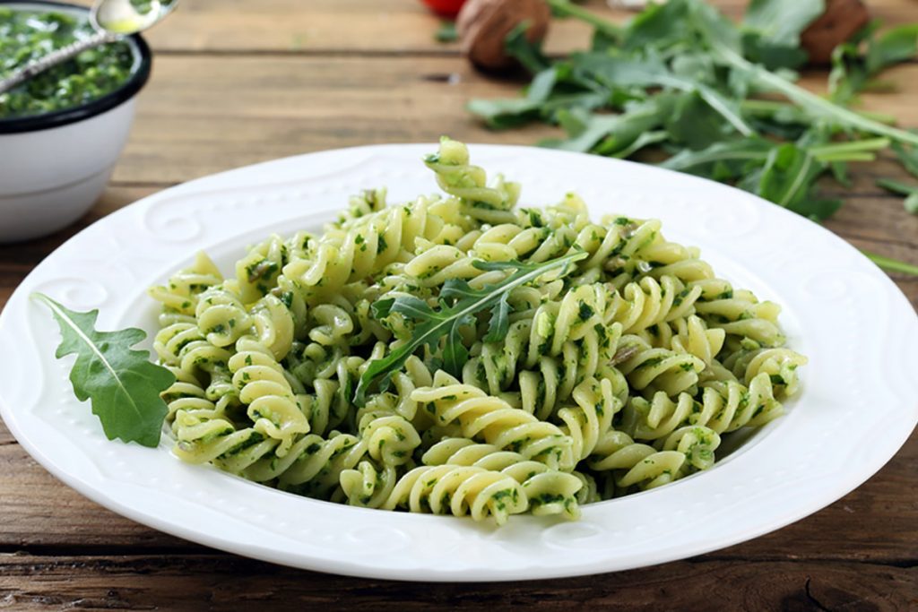 Fusilli con pesto di rucola e yogurt