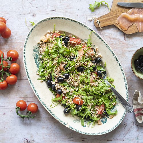 Insalata di farro con salmone, rucola e pomodorini - Melarossa