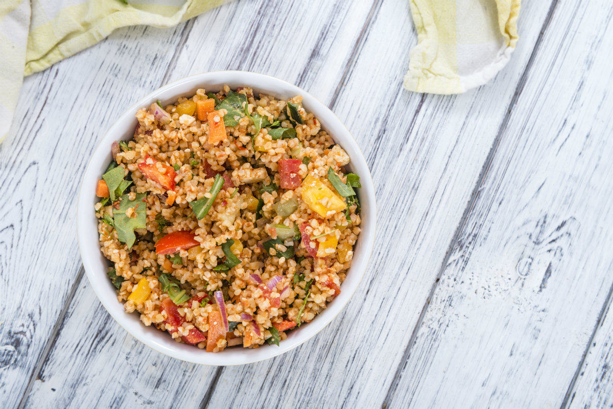 insalate di cereali, insalata di bulghur e tofu