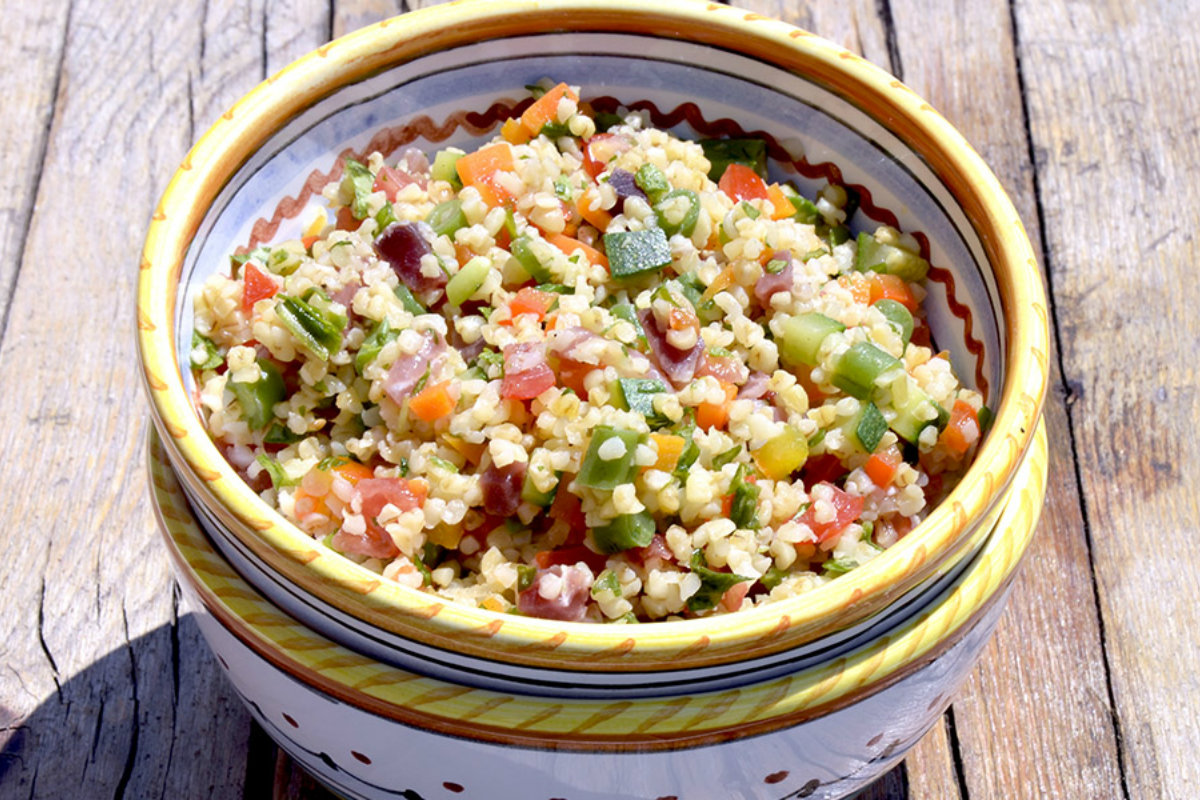 insalate di cereali, insalata di bulgur ai profumi dell'orto