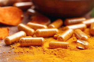 Integratori alla curcuma ritirati per allarme epatite: i prodotti salgono a 23
