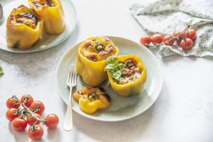 Peperoni ripieni di verdure e mozzarella