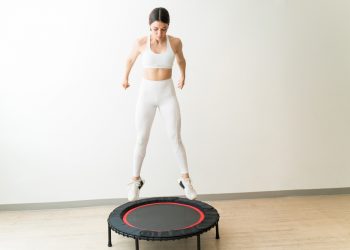 rebounding o tappeto elastico: benefici e workout da fare a casa