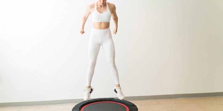 rebounding o tappeto elastico: benefici e workout da fare a casa