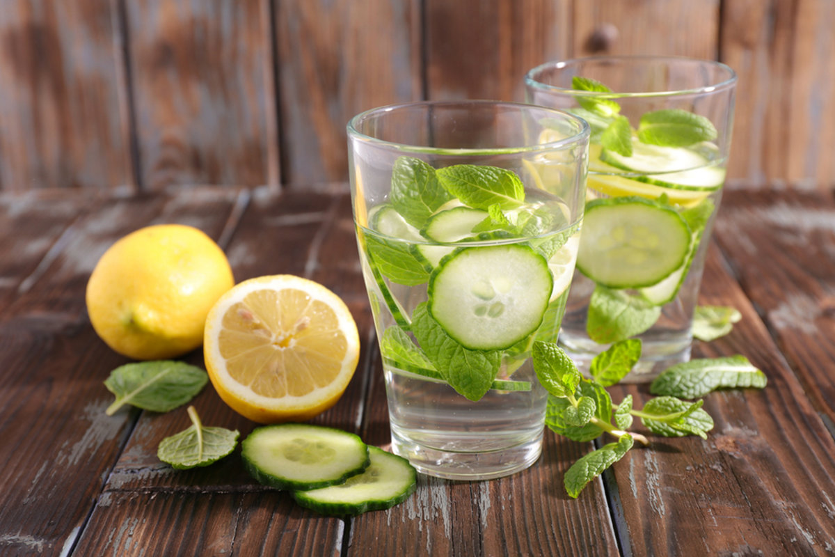 ricette detox, acqua detox cetriolo e lime