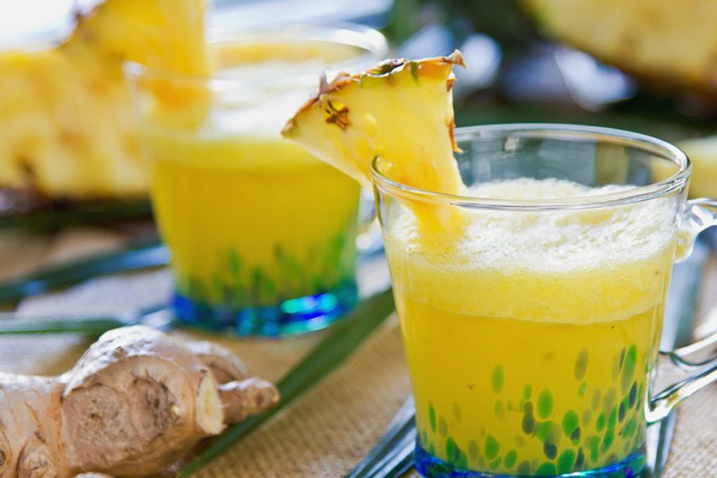 ricette con ananas: smoothie di ananas e zenzero fresco