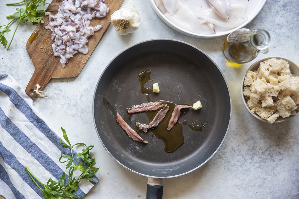 calamari ripieni acciughe