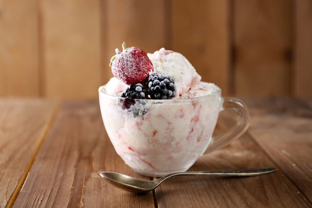 dolci estivi gelato allo yogurt senza gelatiera