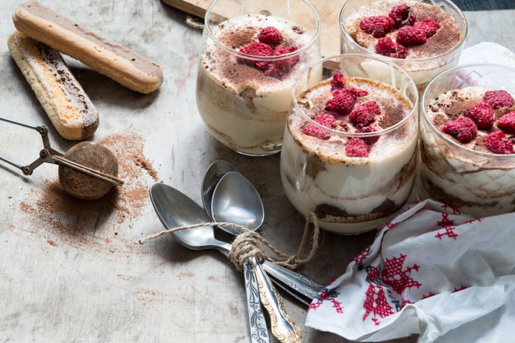 dolci estivi tiramisù allo yogurt e frutta