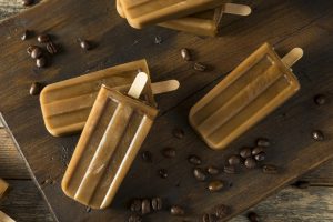Ghiaccioli al caffè: la ricetta fresca per uno spuntino sano