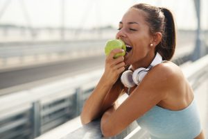 Una mela al giorno toglie davvero il medico di torno! Un nuovo studio