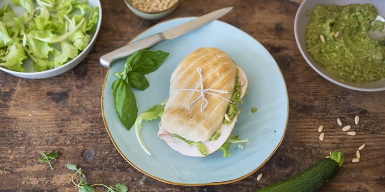 panino con pesto di zucchine