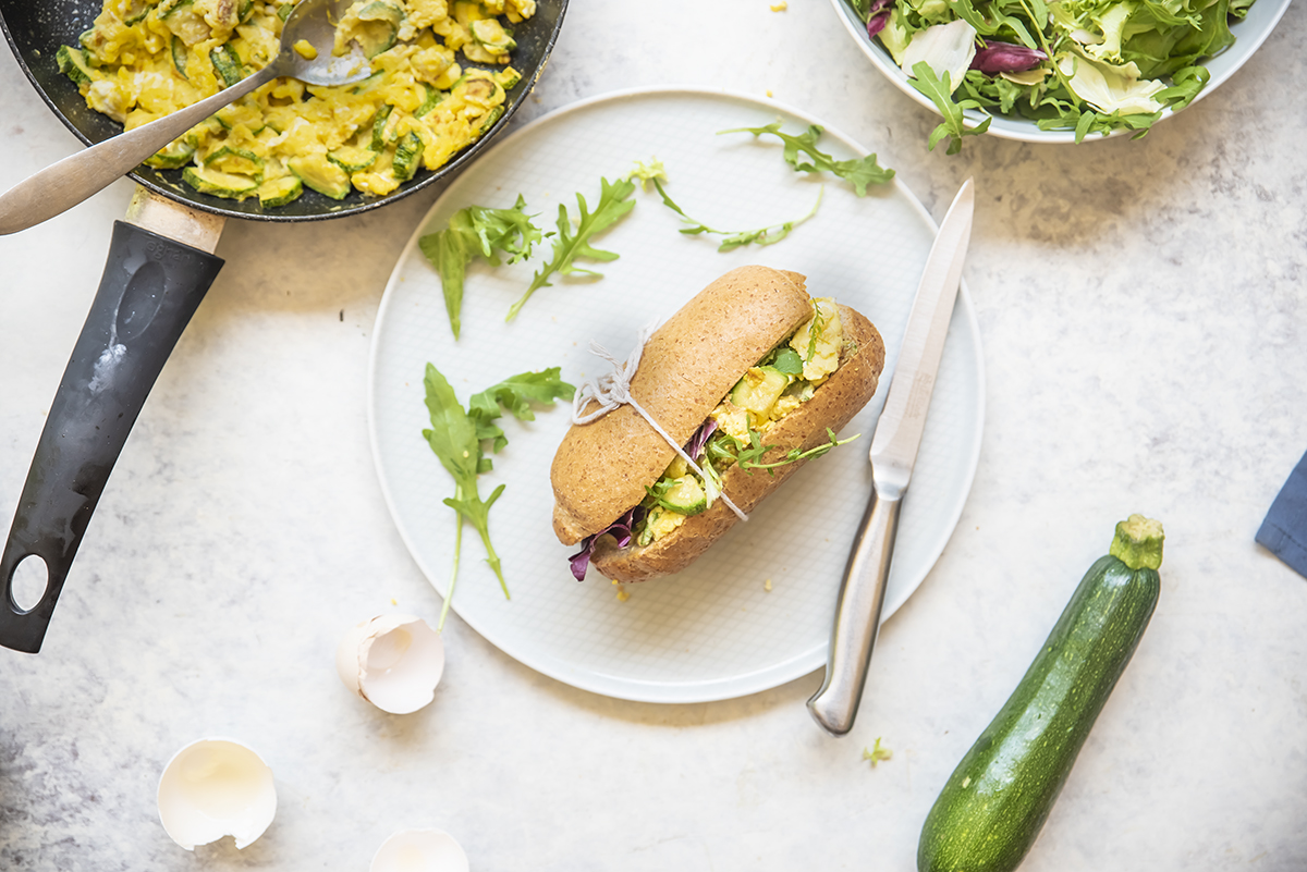 panino con uova strapazzate