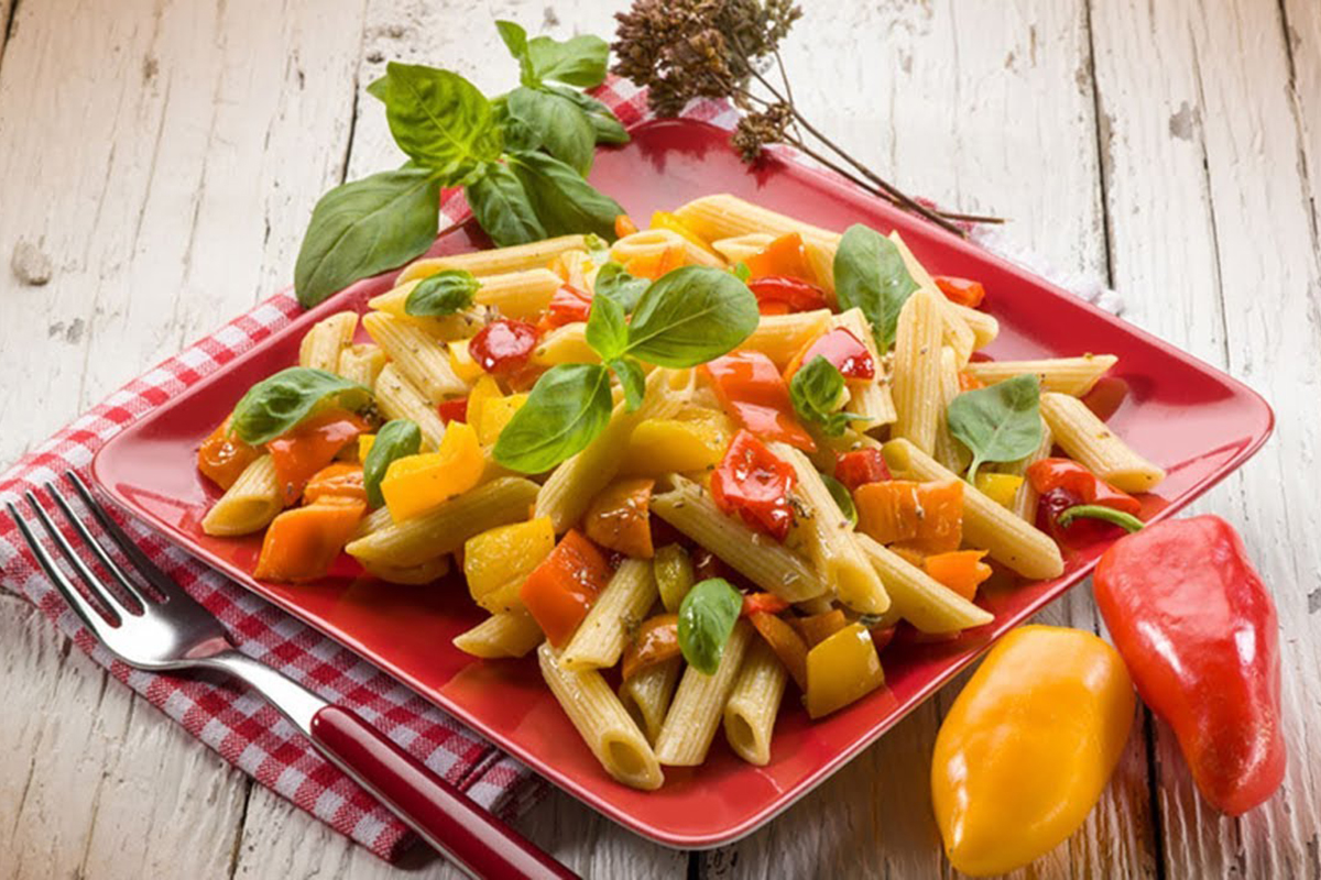 ricette con kamut insalata di penne di kamut con peperoni e tonno