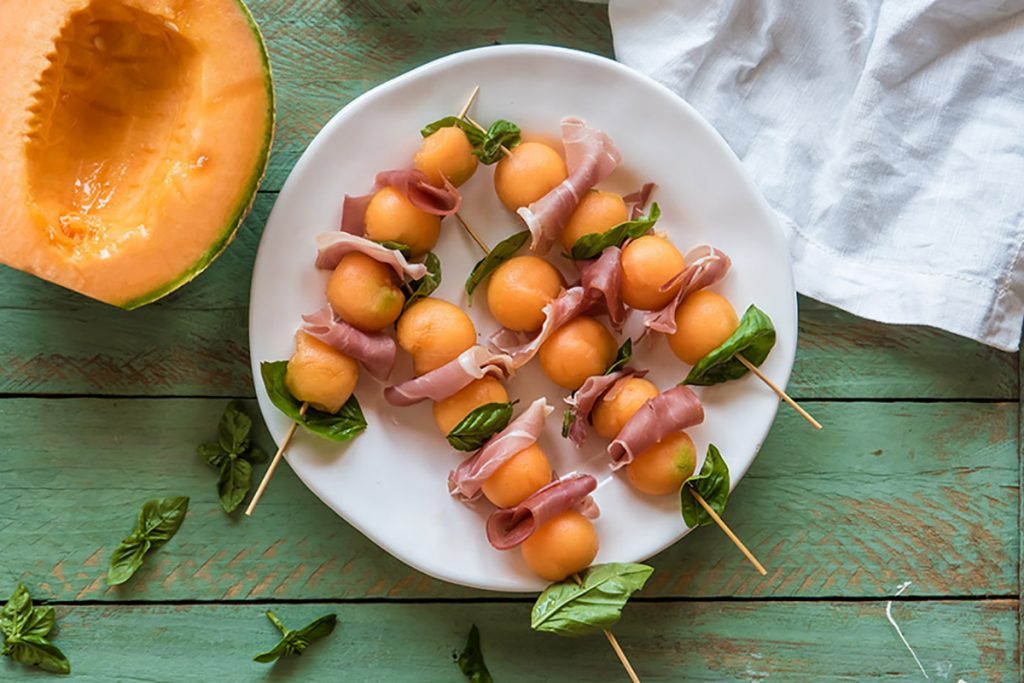 ricette con melone spiedini di prosciutto e melone