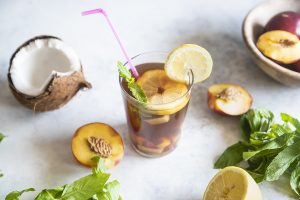 Tè bianco con pesche, cocco, limone, menta