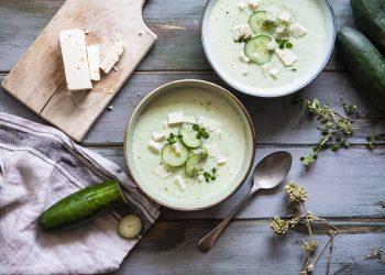 zuppa fredda di cetrioli e feta