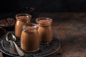 Pezzi di vetro nel budino al cioccolato bio, richiamato un lotto