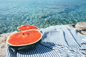 Nutrizione 6 Pancia gonfia d’estate? Ecco i cibi per combatterla