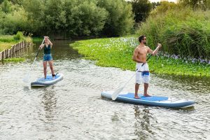 Stand up paddle: cos’è, tecnica, benefici e quali sono i migliori prodotti per praticarlo