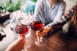 Vino rosso, bevuto con moderazione è amico dell’intestino