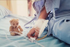 Bimbo di due anni in ospedale per denutrizione. I genitori: “siamo vegani e lo è anche lui”