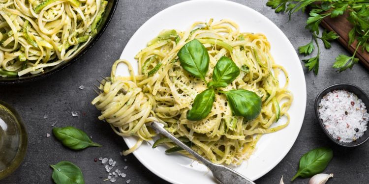 carbonara vegetariana: ricetta light con le zucchine