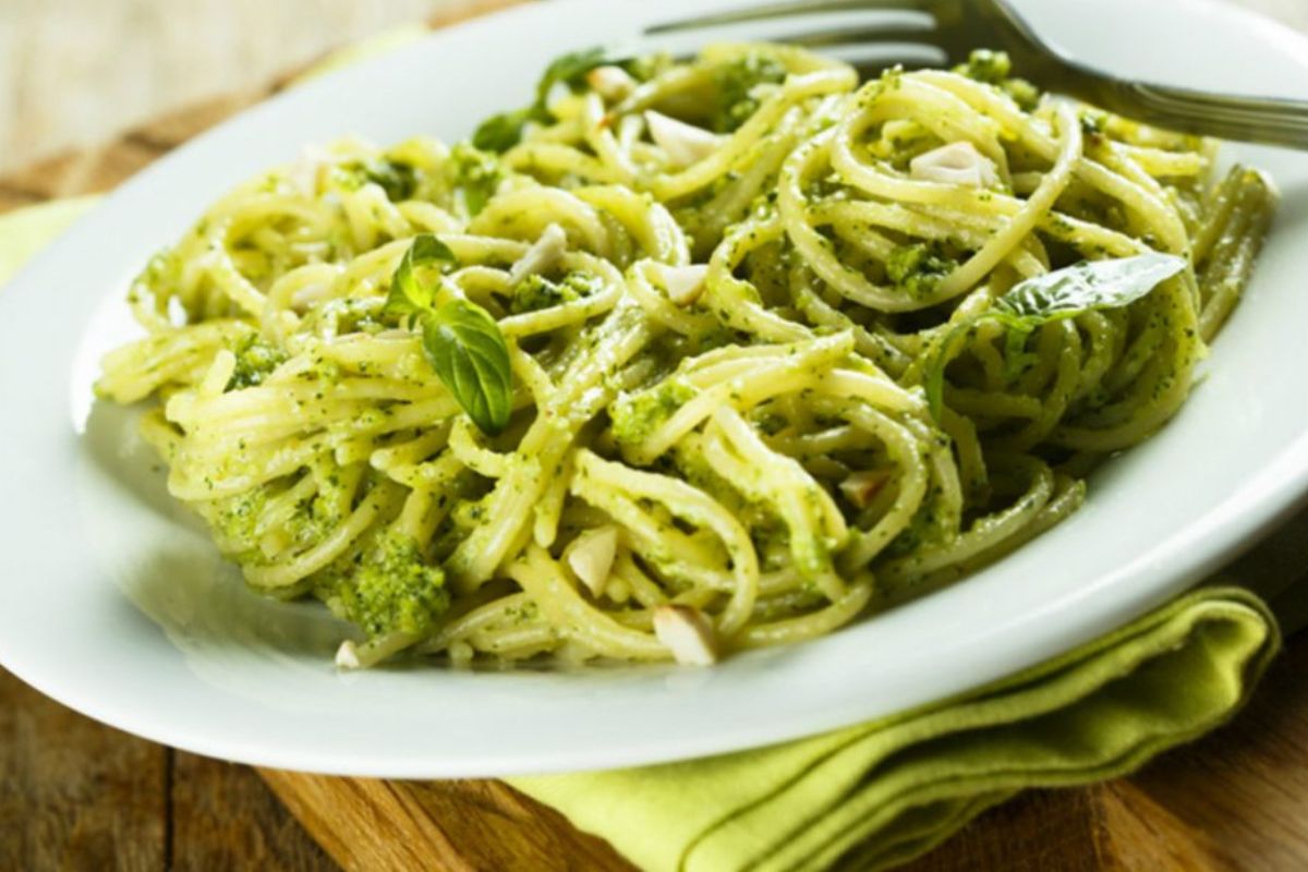 pasta con pesto di broccoli e nocciole: la ricetta