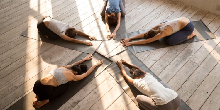 yoga: storia, filosofia, benefici e allenamento yoga