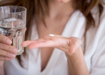 Resistenza agli antibiotici: in Italia 10 mila morti l'anno. No all'abuso e al fai da te per contrastarla