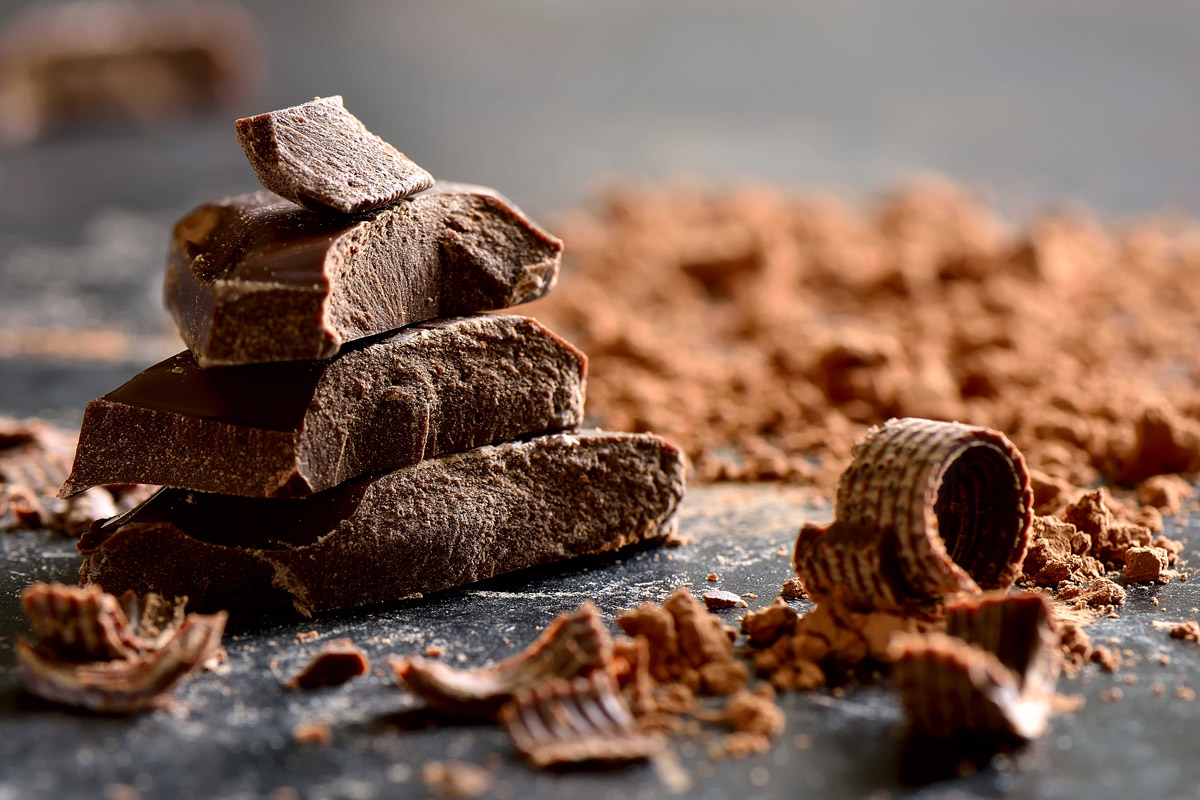 cioccolata calda fatta in casa: benefici cioccolato fondente