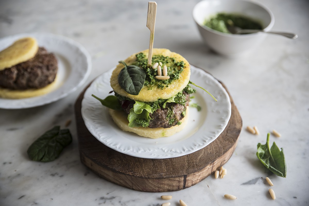 ricette con spinaci: hamburger polenta spinaci carne