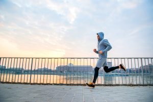 Maglie da running per correre anche col freddo: le idee da regalare e regalarsi