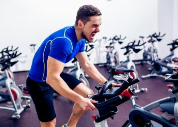 spinning: storia, benefici, spinbike e programmi di allenamento a casa