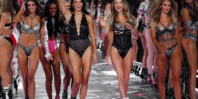 Victoria's Secret cancella lo show di Natale: “Importante che il brand si evolva”. Verso un'idea di bellezza meno esclusiva