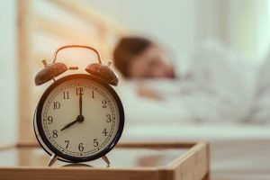 Dormire più di 9 ore a notte aumenta il rischio ictus. Sotto accusa anche il pisolino pomeridiano