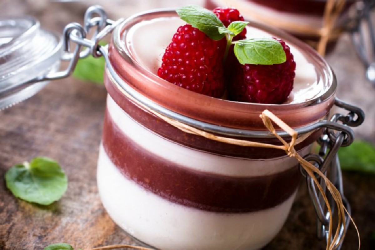 panna cotta yogurt lamponi