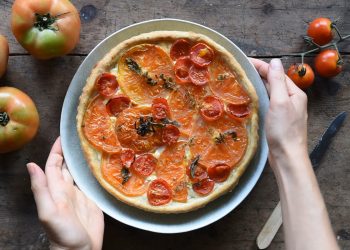 torta salata con pomodori e stracchino