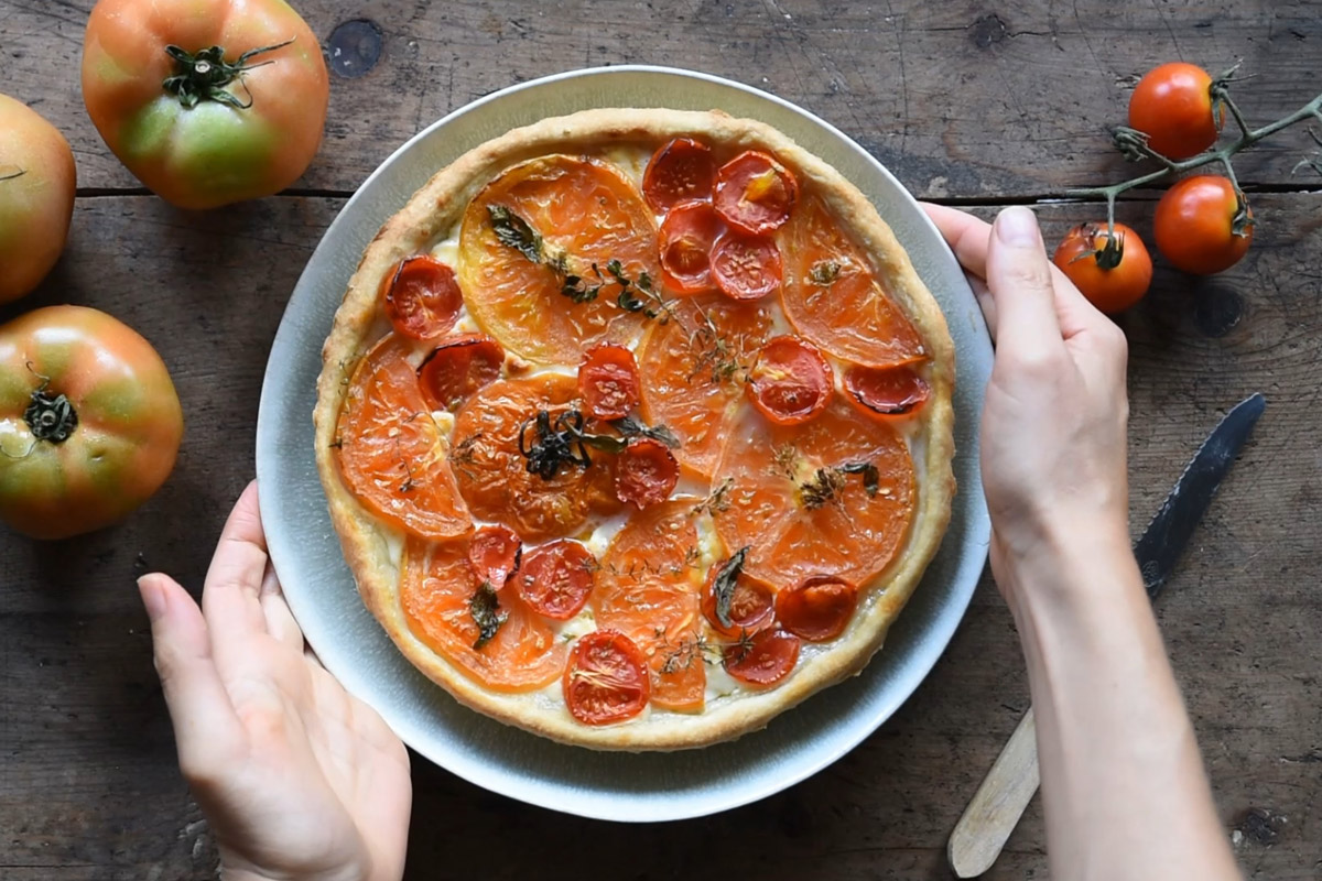 torta salata con pomodori e stracchino
