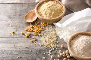 Ceci, mais, riso: 3 farine non di frumento da provare. I benefici e 3 ricette